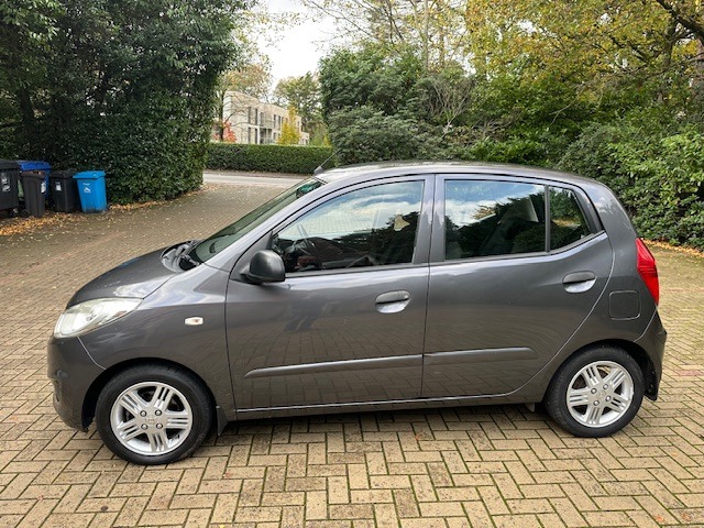 Used Hyundai i10 2011 for sale - 76555565: Photo 4