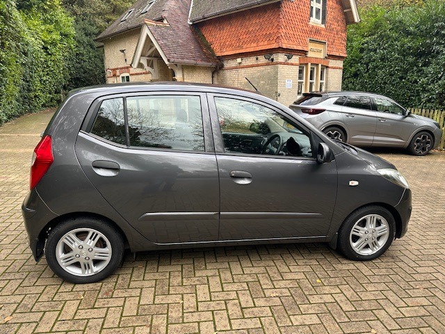 Used Hyundai i10 2011 for sale - 76555565: Photo 5