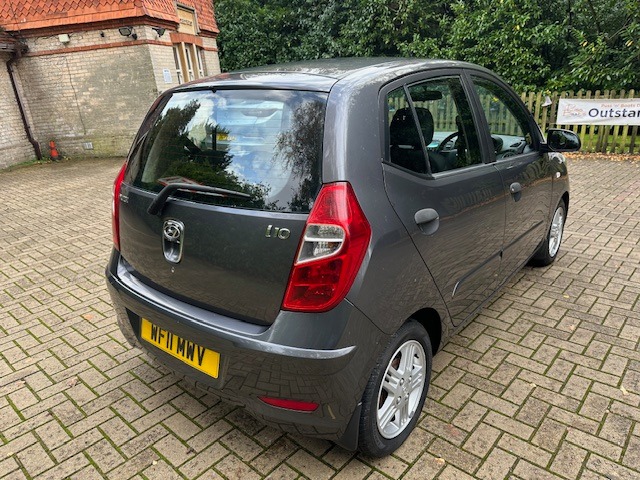 Used Hyundai i10 2011 for sale - 76555565: Photo 8