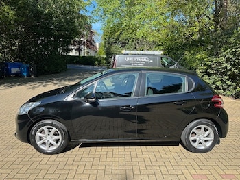 Used Peugeot 208 2013 for sale - 78379480: Photo