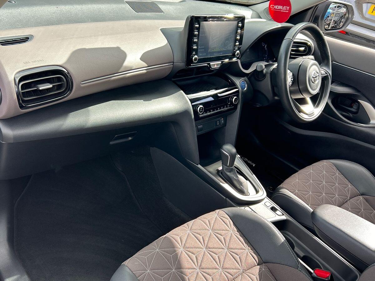 Used Toyota Yaris Cross 2022 for sale - 75983515: Photo 2