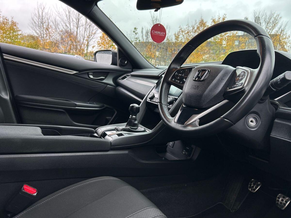 Used Honda Civic 2018 for sale - 76476128: Photo 14