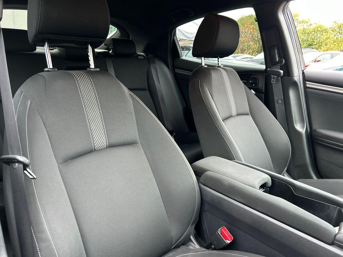 Used Honda Civic 2018 for sale - 76476128: Photo 17