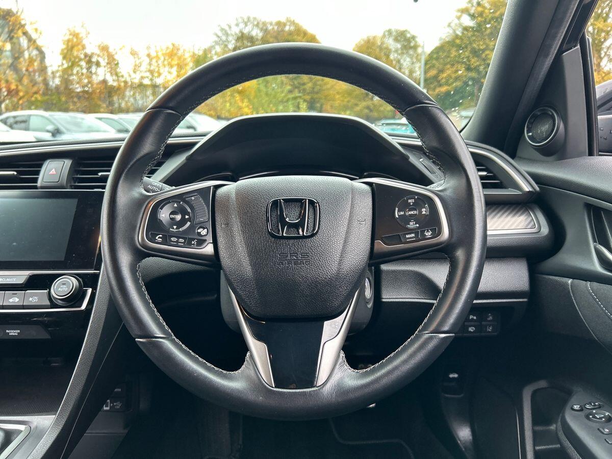 Used Honda Civic 2018 for sale - 76476128: Photo 18