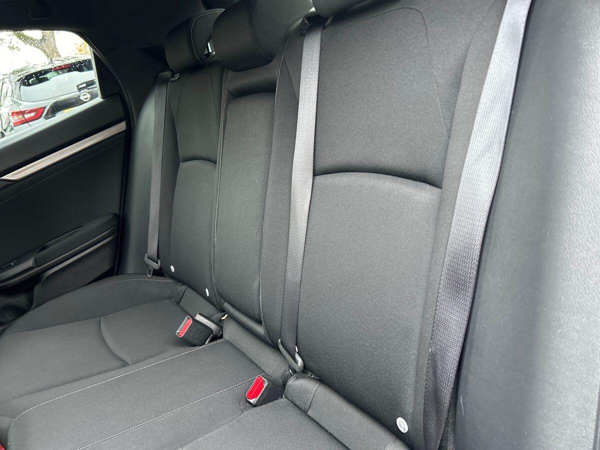 Used Honda Civic 2018 for sale - 76476128: Photo 19