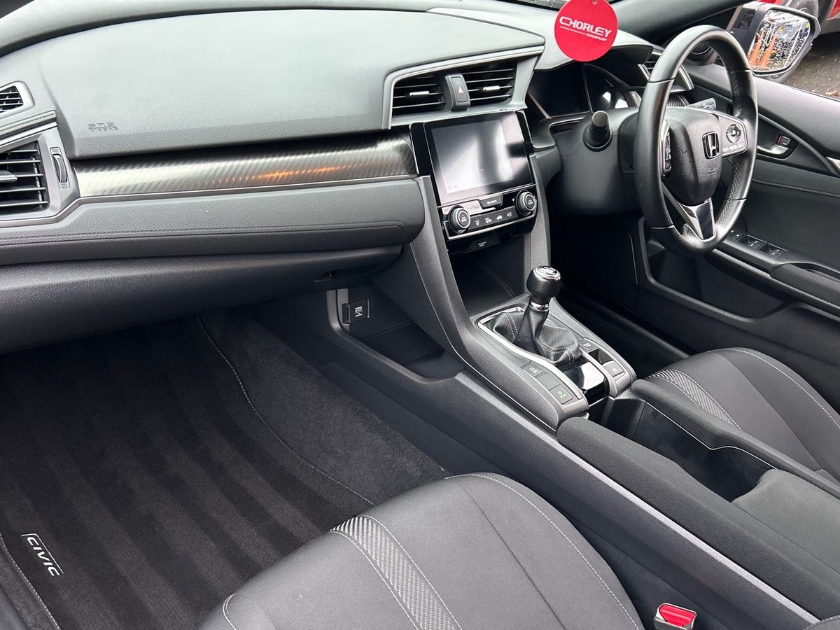 Used Honda Civic 2018 for sale - 76476128: Photo 2