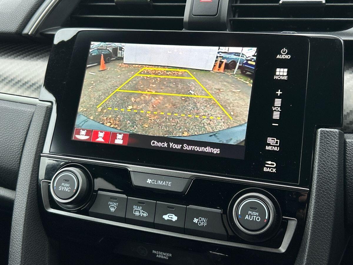 Used Honda Civic 2018 for sale - 76476128: Photo 30