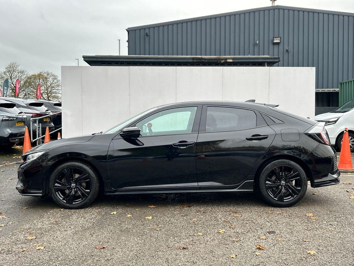 Used Honda Civic 2018 for sale - 76476128: Photo 6