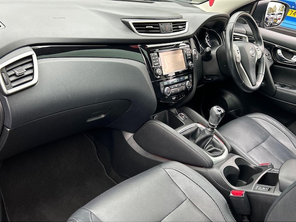 Used Nissan Qashqai 2017 for sale - 76232570: Photo 2