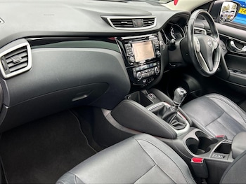 Used Nissan Qashqai 2017 for sale - 76232570: Photo