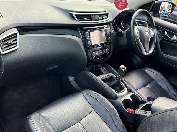 Used Nissan Qashqai 2017 for sale - 76300080: Photo 2