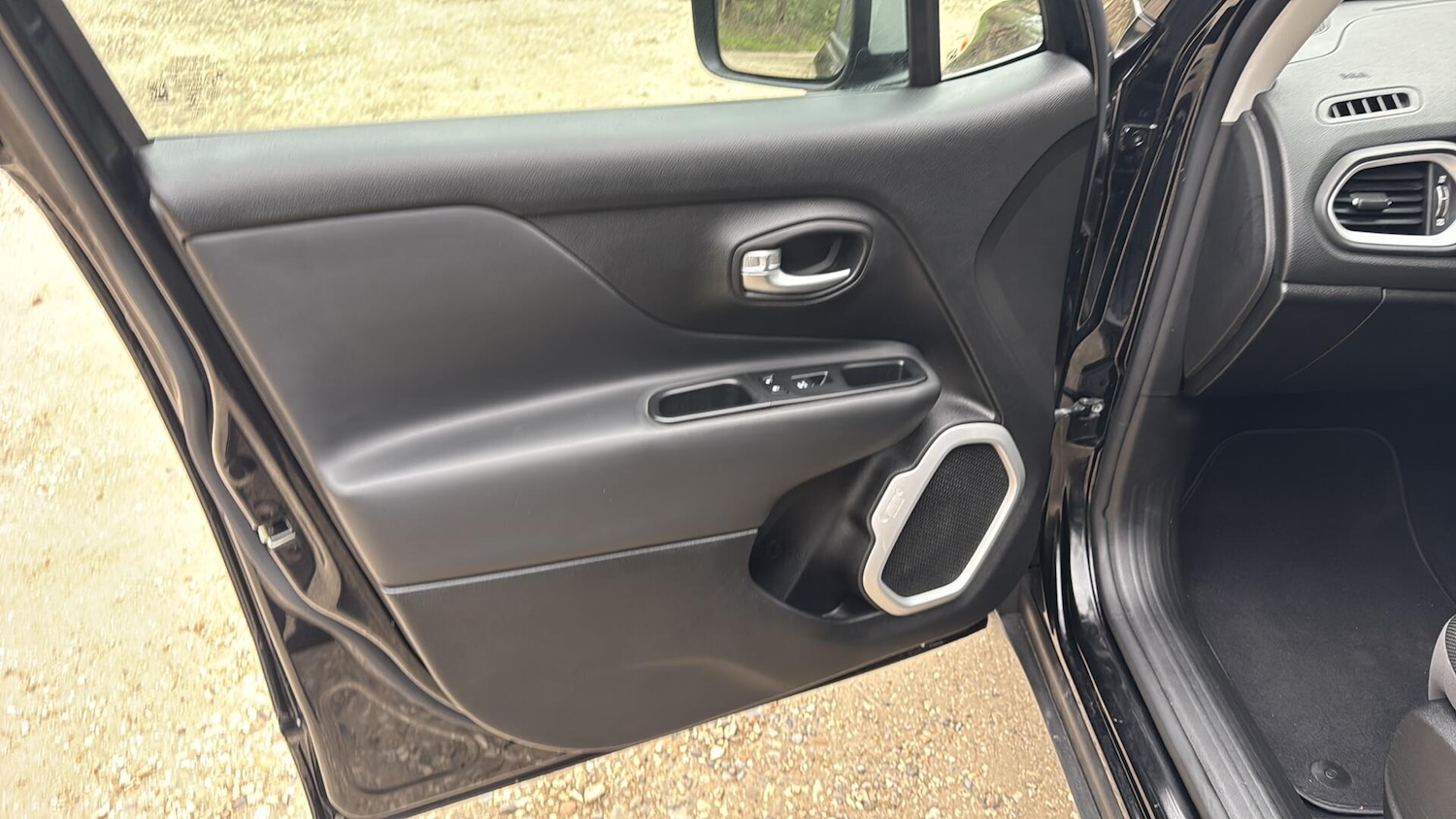 Used Jeep Renegade 2016 for sale - 78184704: Photo 42