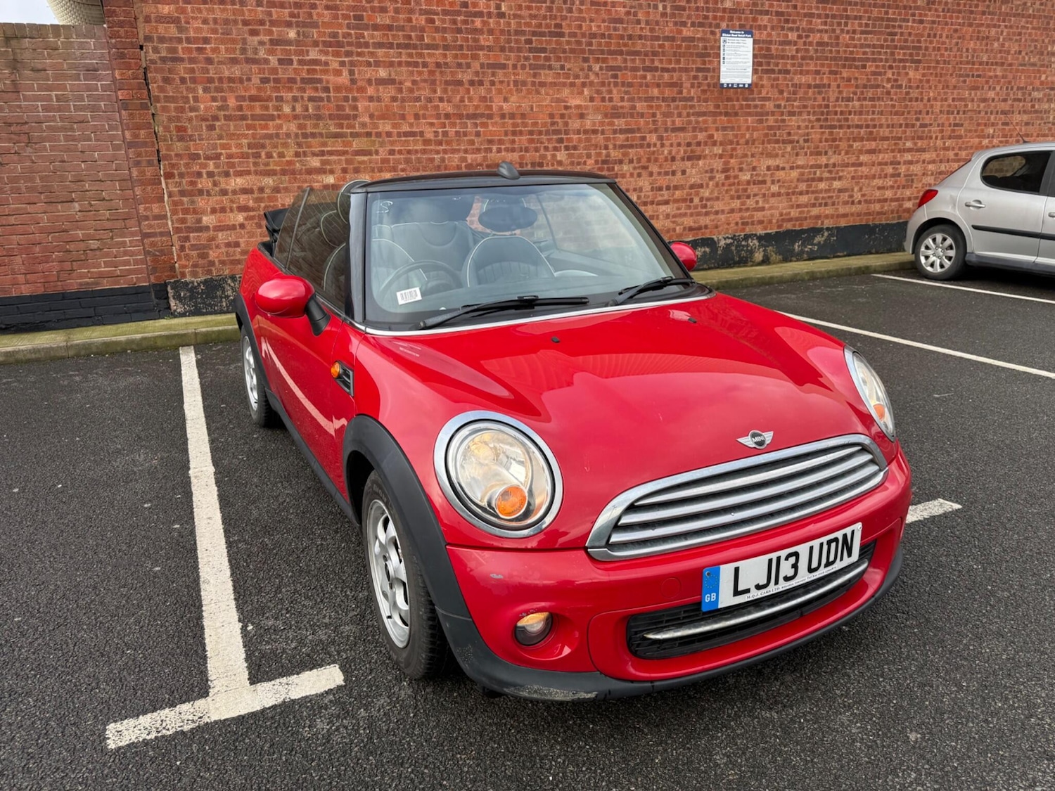 Used MINI Convertible 2013 for sale - 78057515: Photo 7