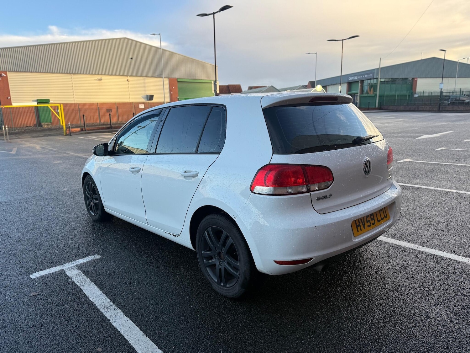 Used Volkswagen Golf 2010 for sale - 76381022: Photo 4