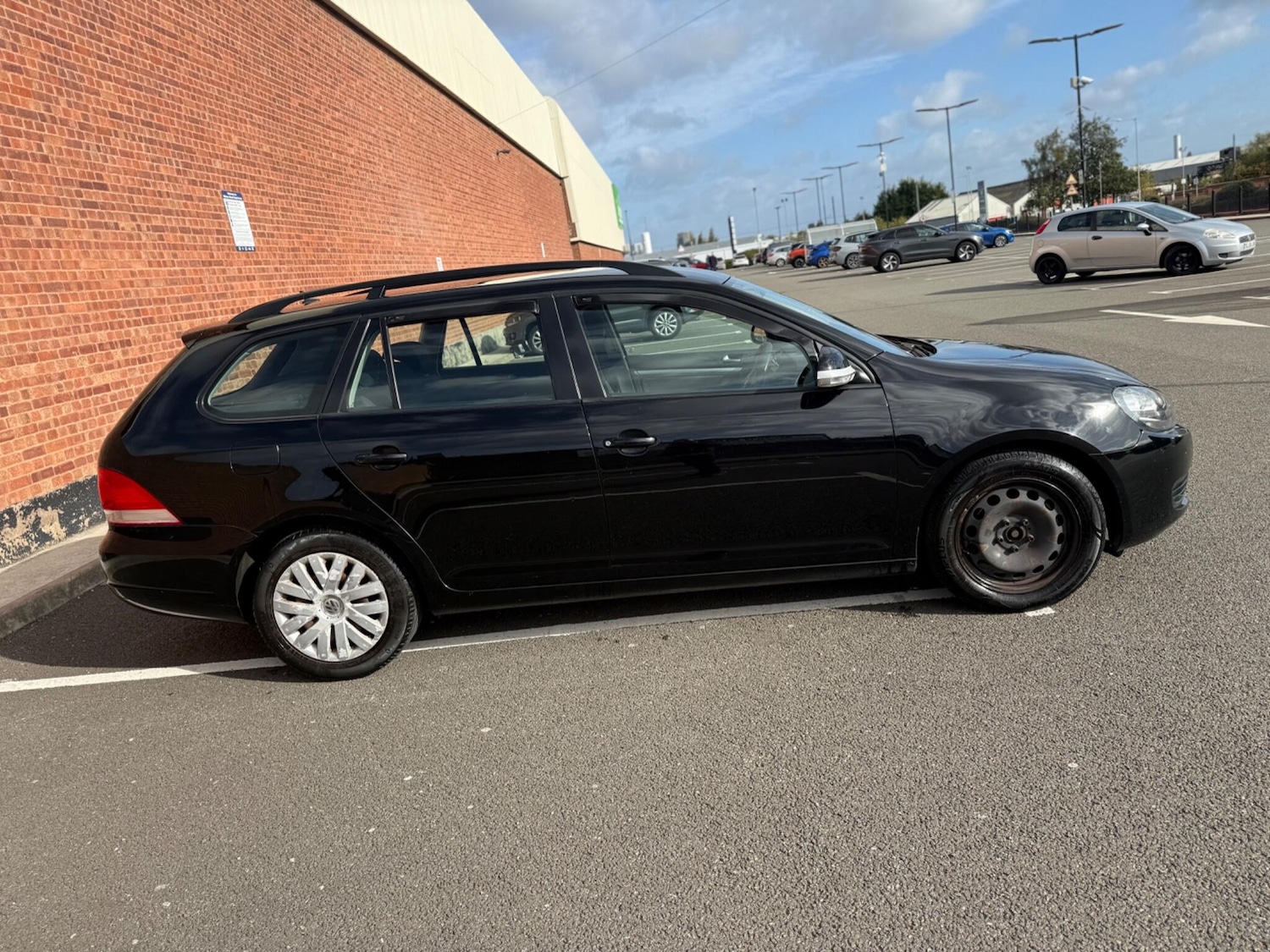 Used Volkswagen Golf 2011 for sale - 76179502: Photo 5