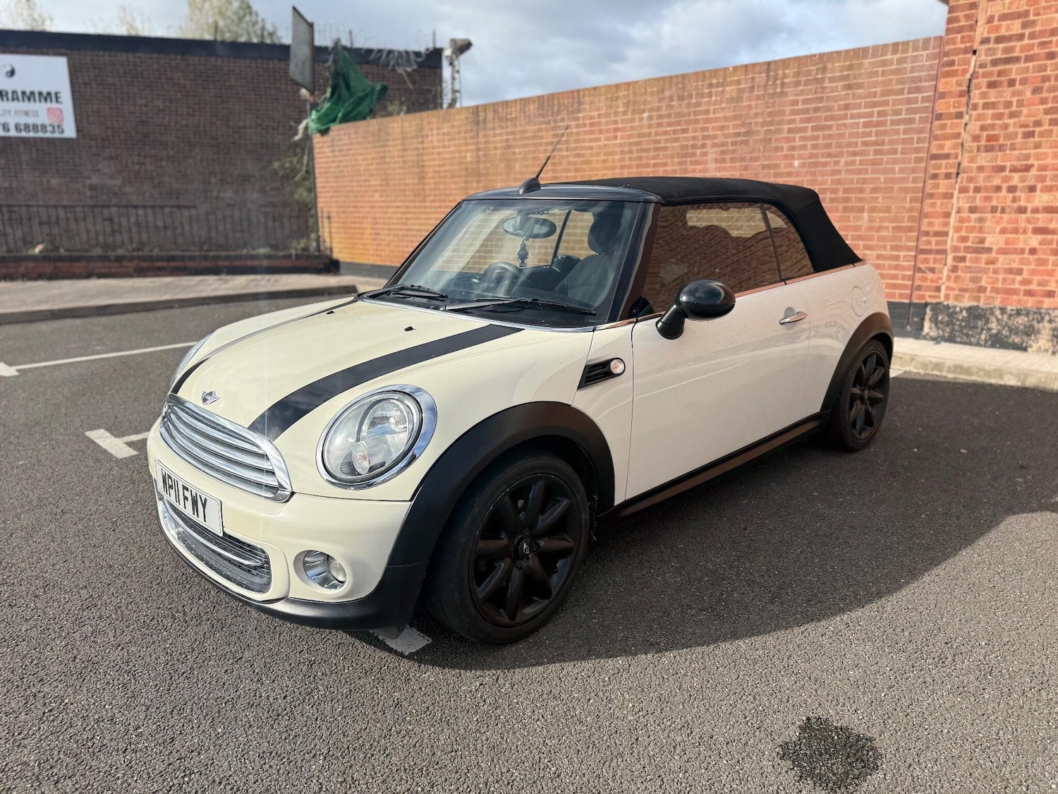 Used MINI Convertible 2011 for sale - 77198316: Photo 8