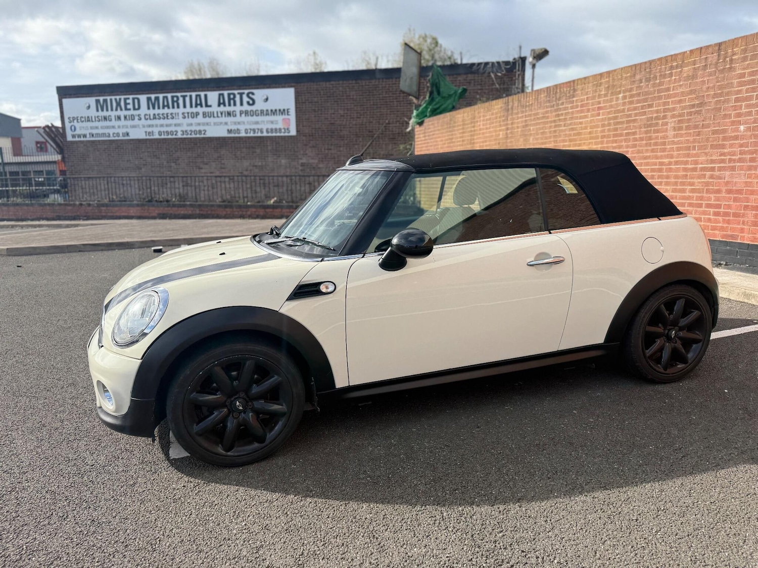 Used MINI Convertible 2011 for sale - 77198316: Photo 9