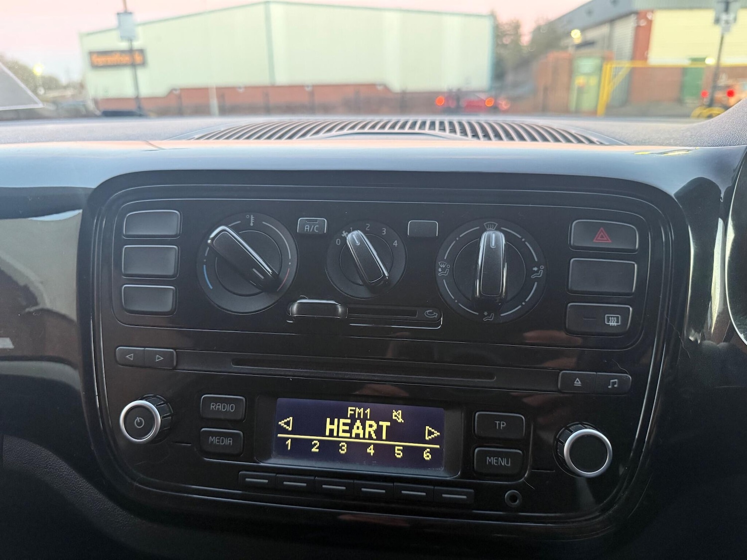 Used Volkswagen up! 2014 for sale - 76423360: Photo 37