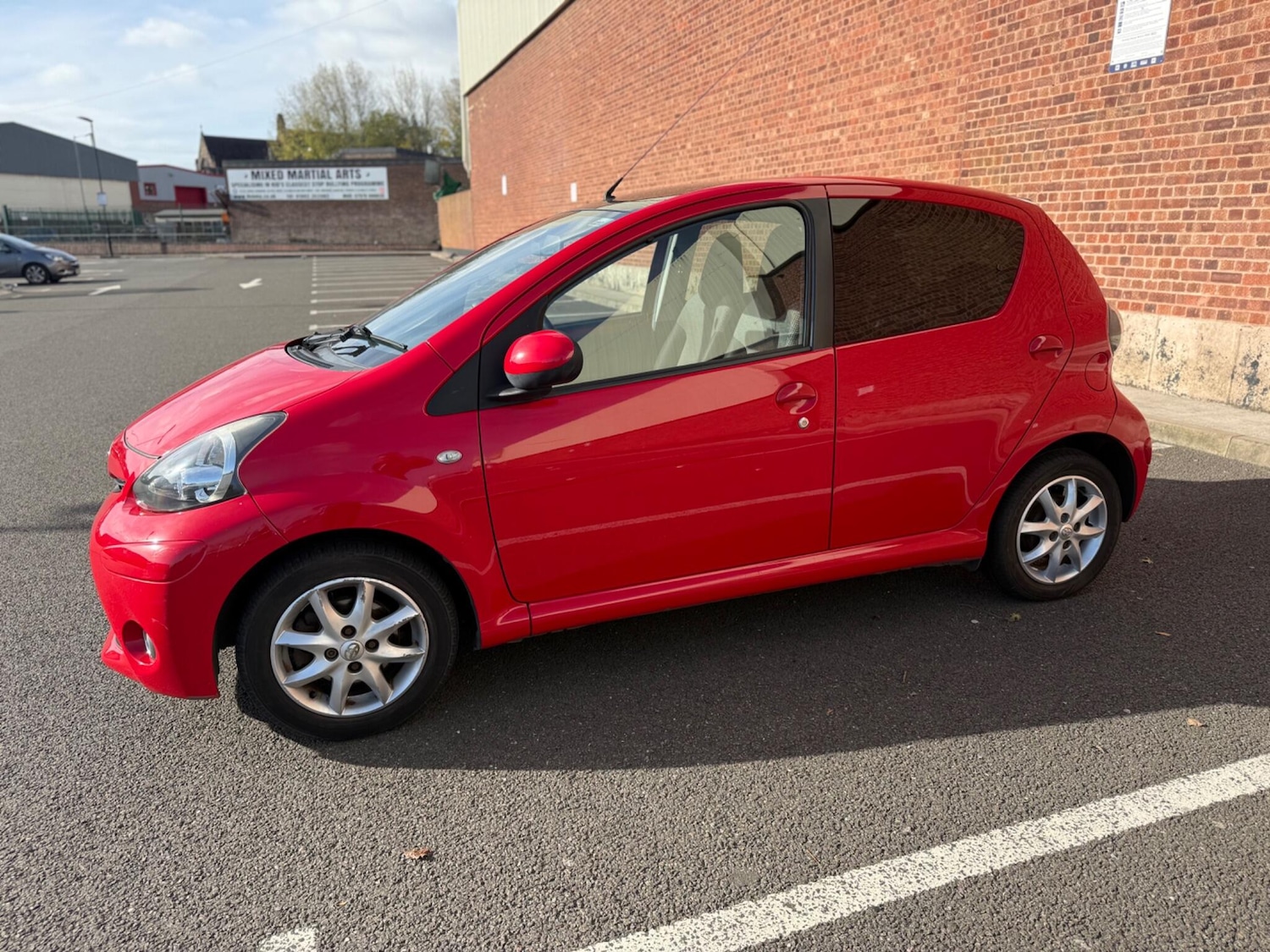 Used Toyota AYGO 2014 for sale - 76179371: Photo 8