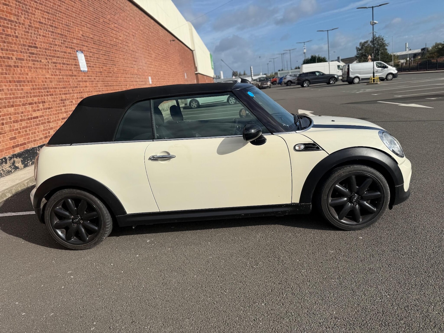 Used MINI Convertible 2011 for sale - 76572463: Photo 12