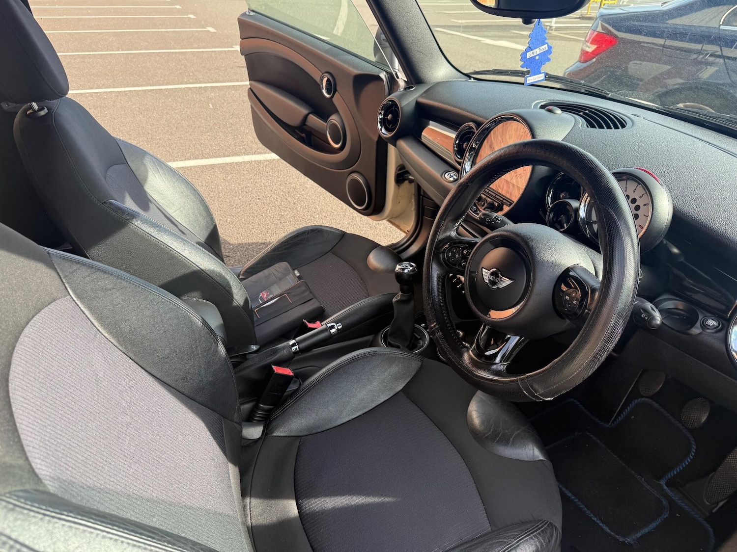 Used MINI Convertible 2011 for sale - 76572463: Photo 19