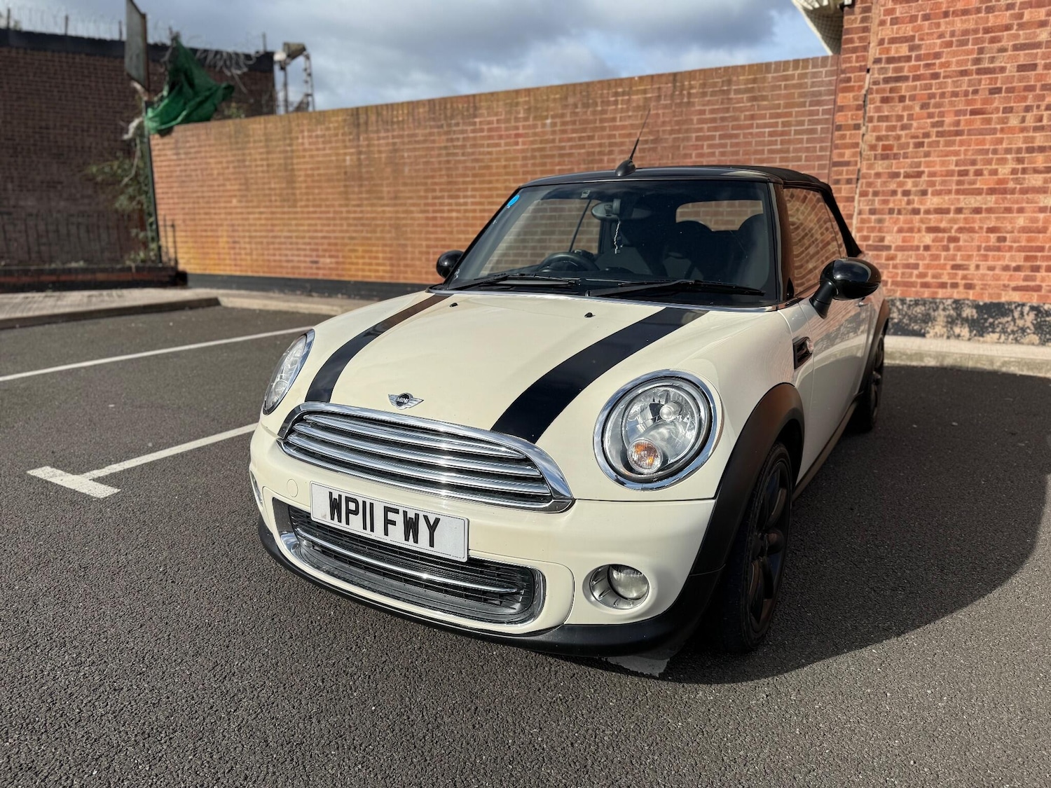 Used MINI Convertible 2011 for sale - 76572463: Photo 3