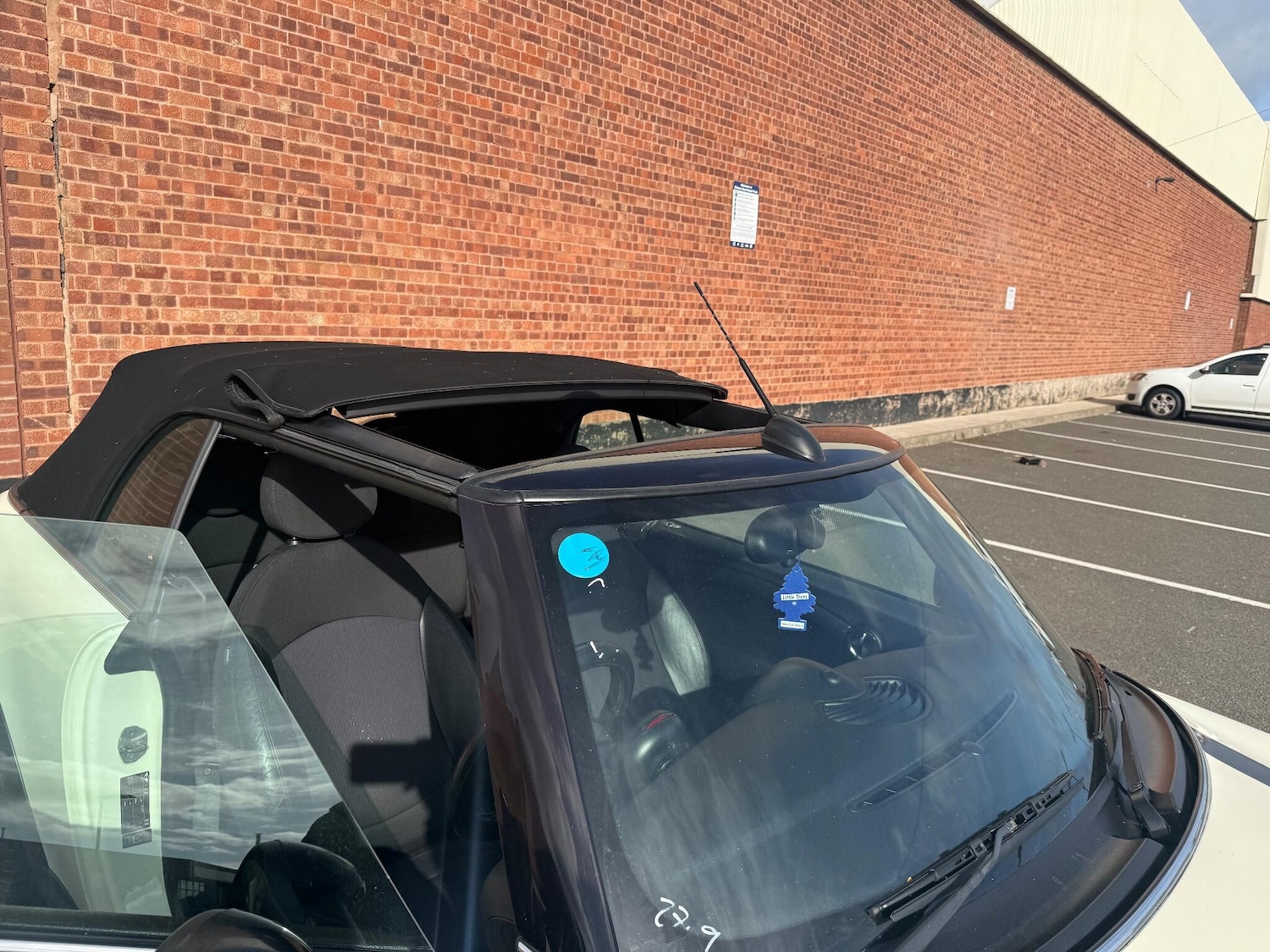 Used MINI Convertible 2011 for sale - 76572463: Photo 31