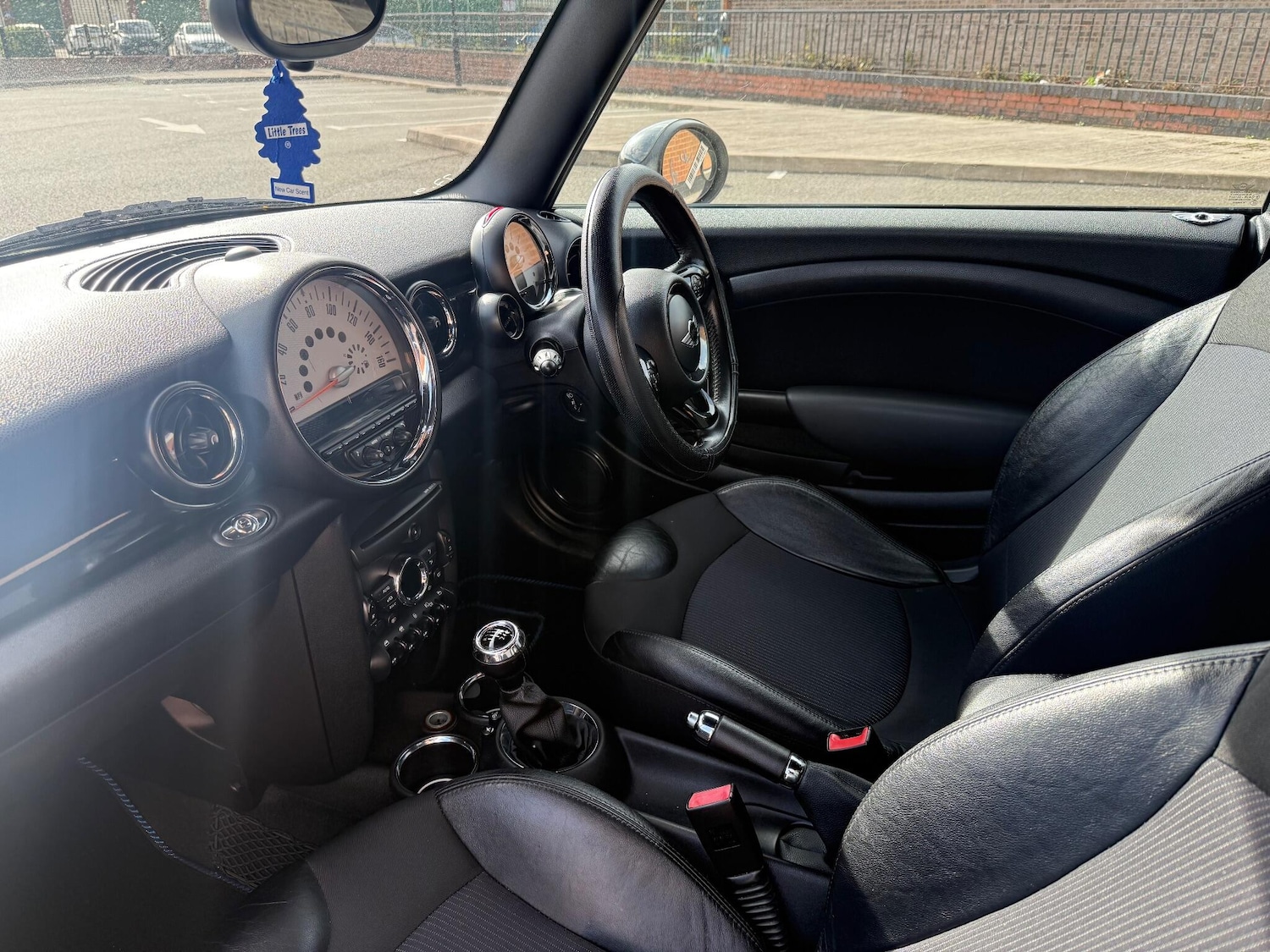 Used MINI Convertible 2011 for sale - 76572463: Photo 32