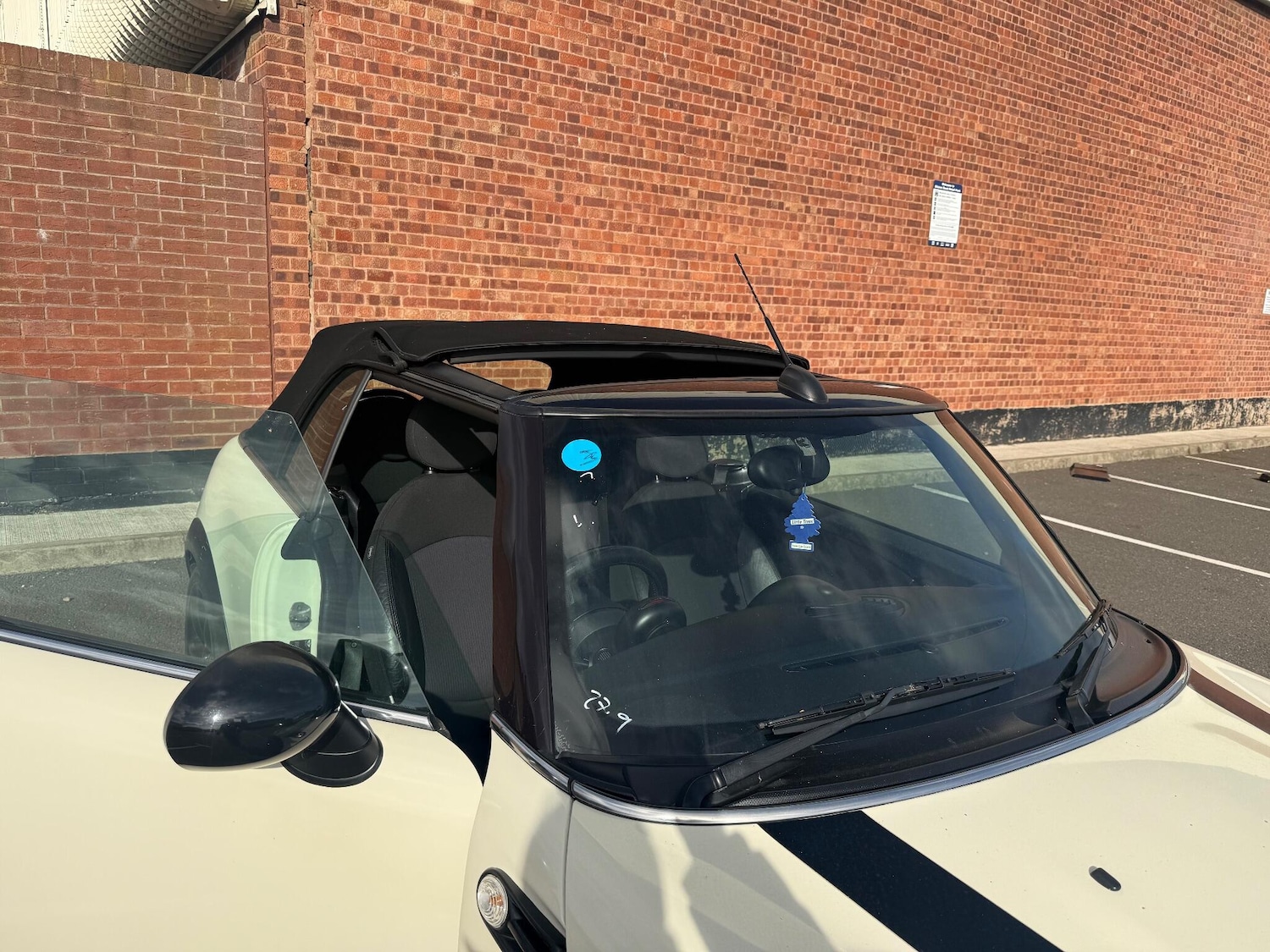 Used MINI Convertible 2011 for sale - 76572463: Photo 36