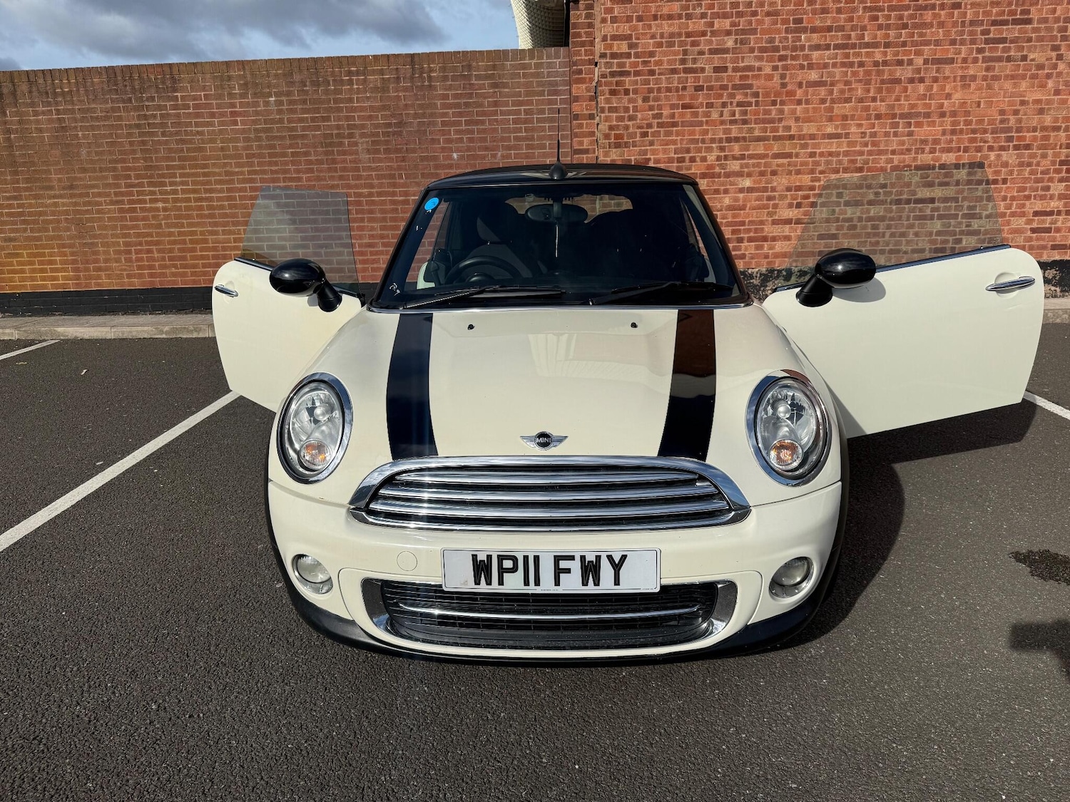 Used MINI Convertible 2011 for sale - 76572463: Photo 7