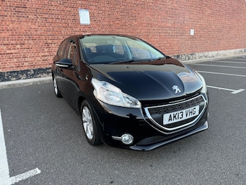 Peugeot - 208