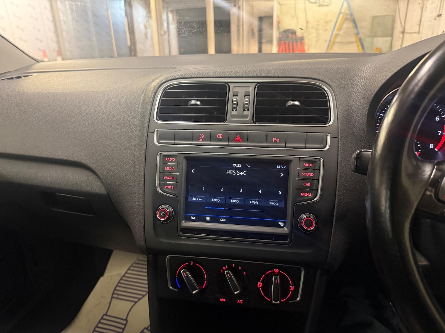 Used Volkswagen Polo 2016 for sale - 76549337: Photo 26