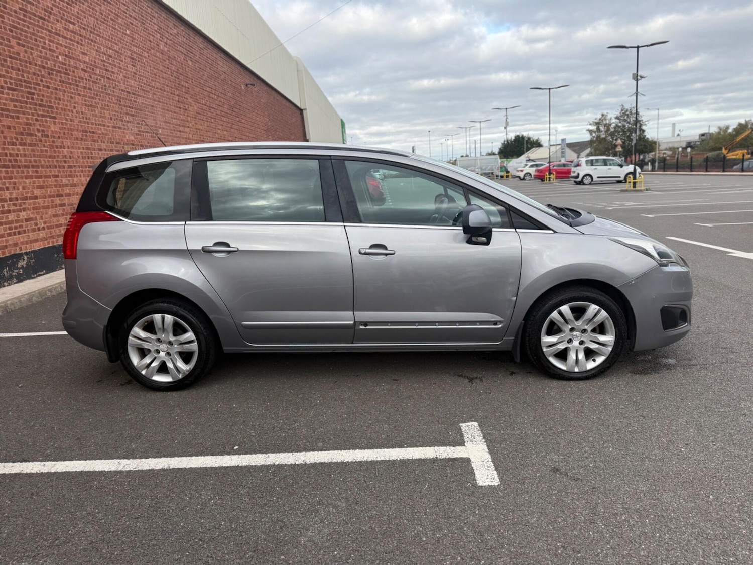 Used Peugeot 5008 2015 for sale - 76247157: Photo 10