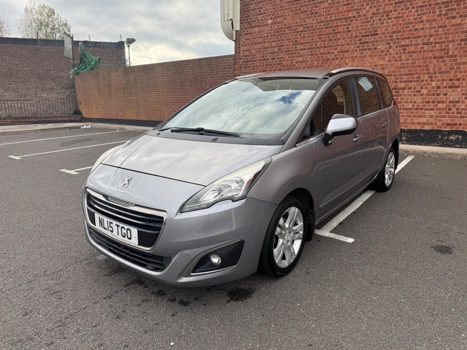 Used Peugeot 5008 2015 for sale - 76247157: Photo 3