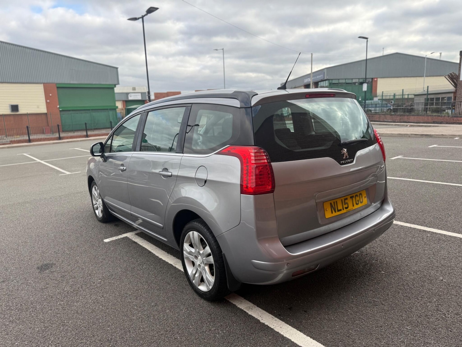 Used Peugeot 5008 2015 for sale - 76247157: Photo 4