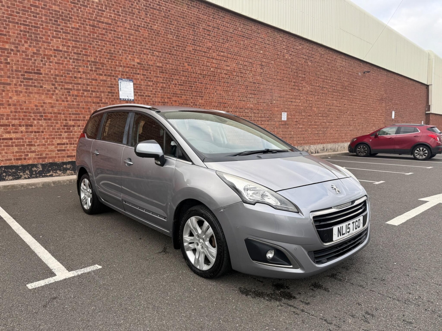 Used Peugeot 5008 2015 for sale - 76247157: Photo 5