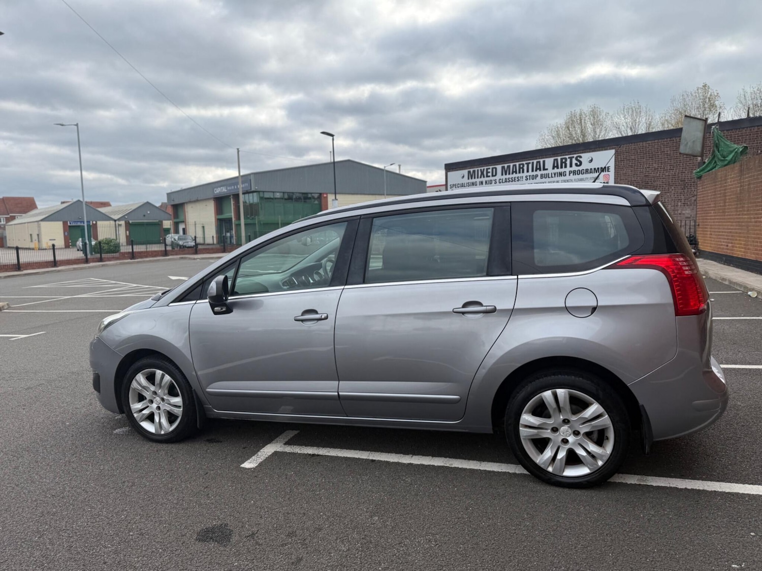 Used Peugeot 5008 2015 for sale - 76247157: Photo 8