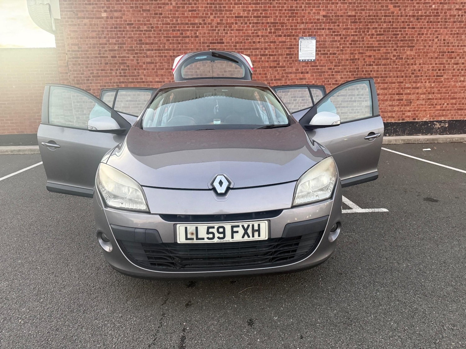 Used Renault Megane 2010 for sale - 76380858: Photo 24