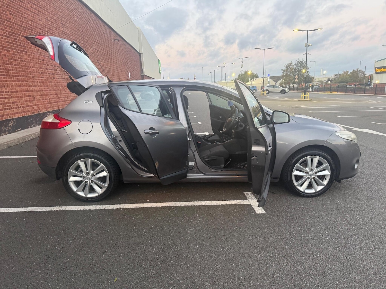 Used Renault Megane 2010 for sale - 76380858: Photo 25