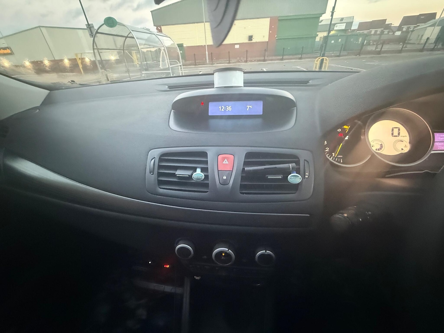 Used Renault Megane 2010 for sale - 76380858: Photo 32