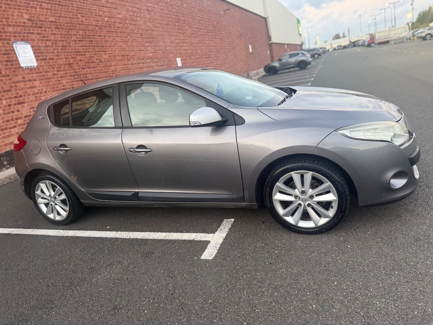 Used Renault Megane 2010 for sale - 76380858: Photo 6