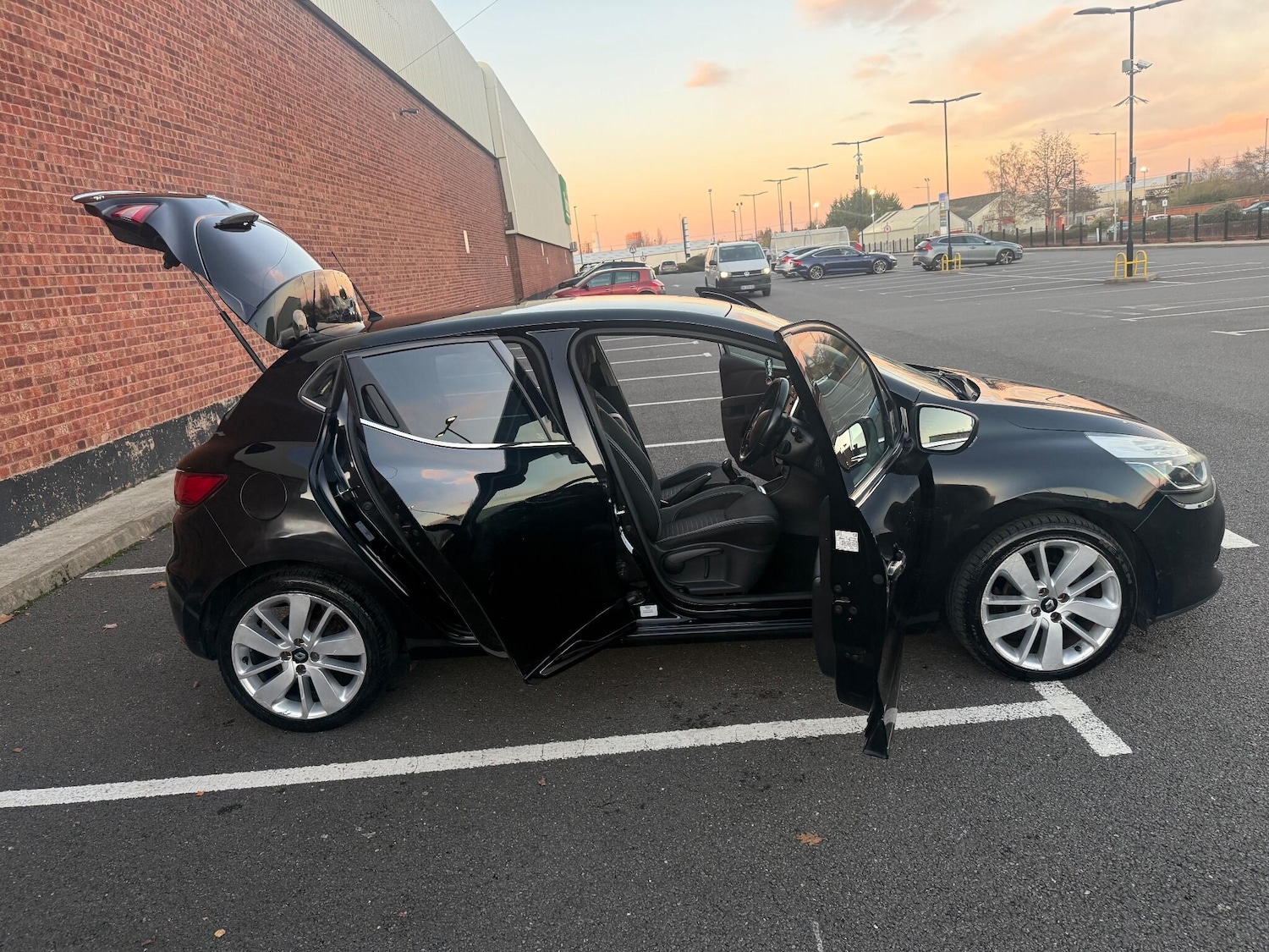 Used Renault Clio 2016 for sale - 76633656: Photo 11