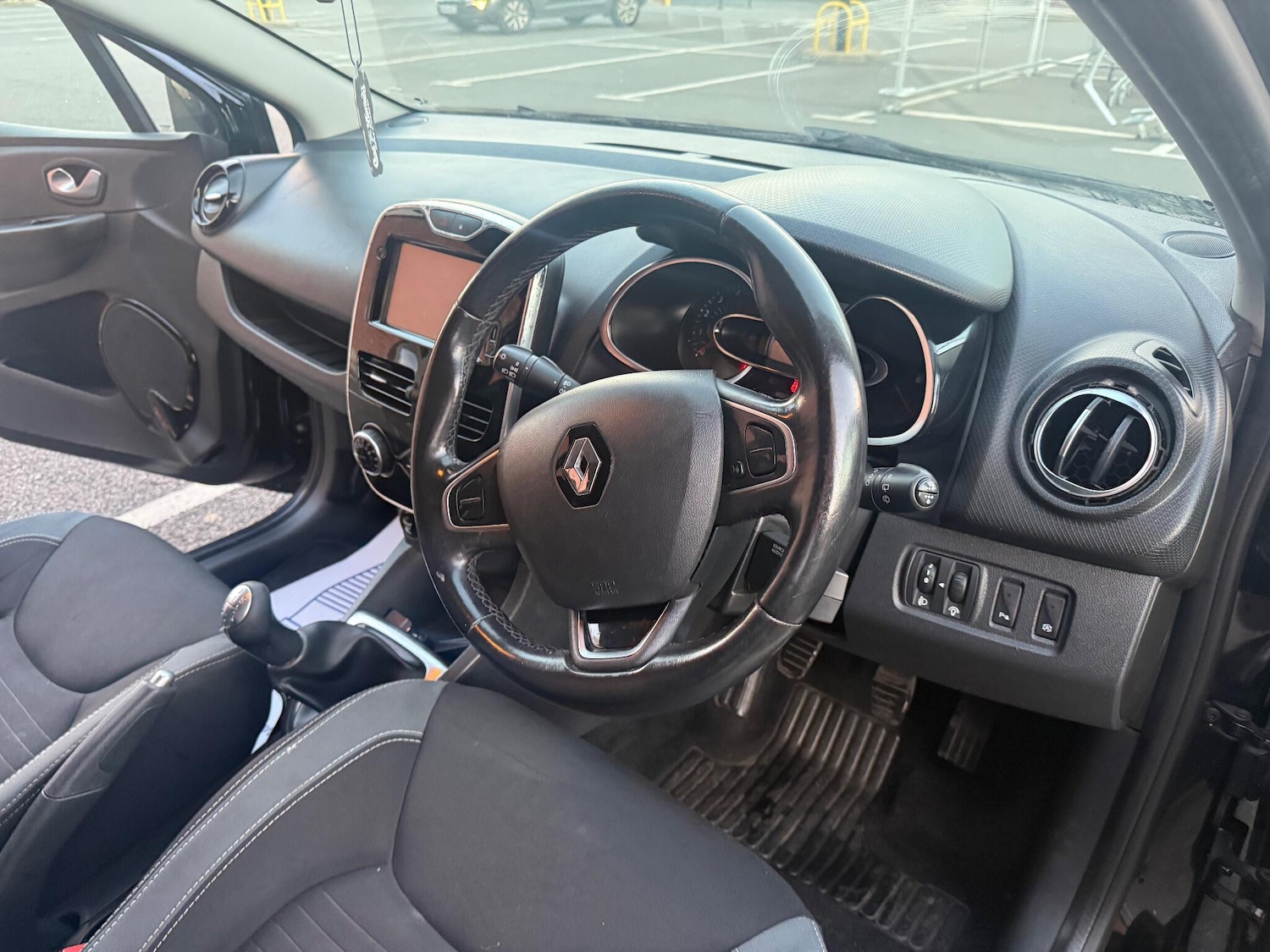 Used Renault Clio 2016 for sale - 76633656: Photo 16