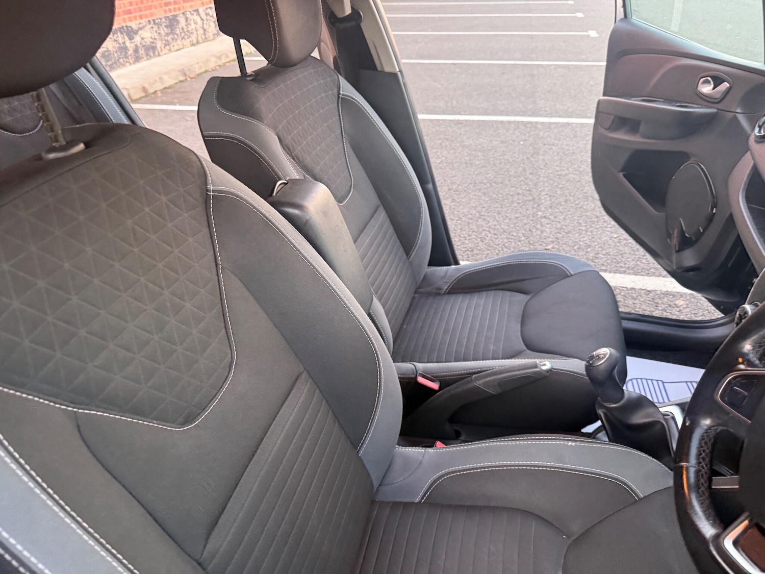 Used Renault Clio 2016 for sale - 76633656: Photo 17