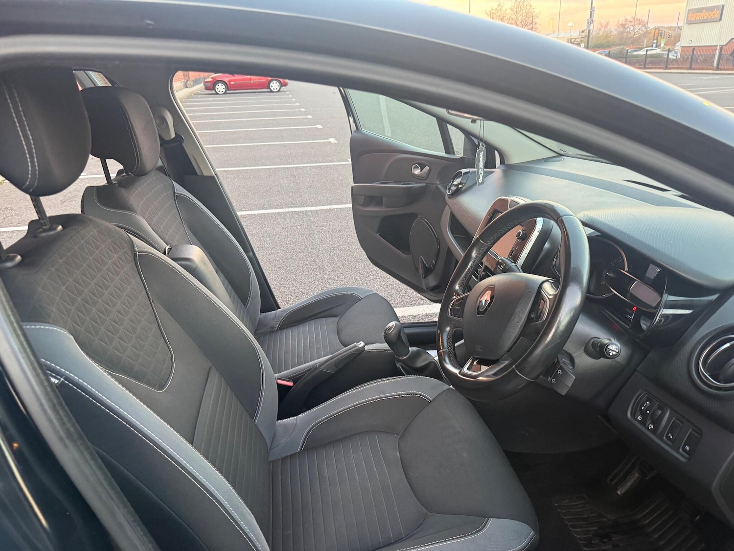 Used Renault Clio 2016 for sale - 76633656: Photo 18