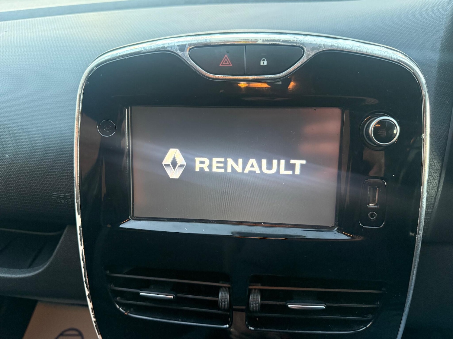 Used Renault Clio 2016 for sale - 76633656: Photo 26