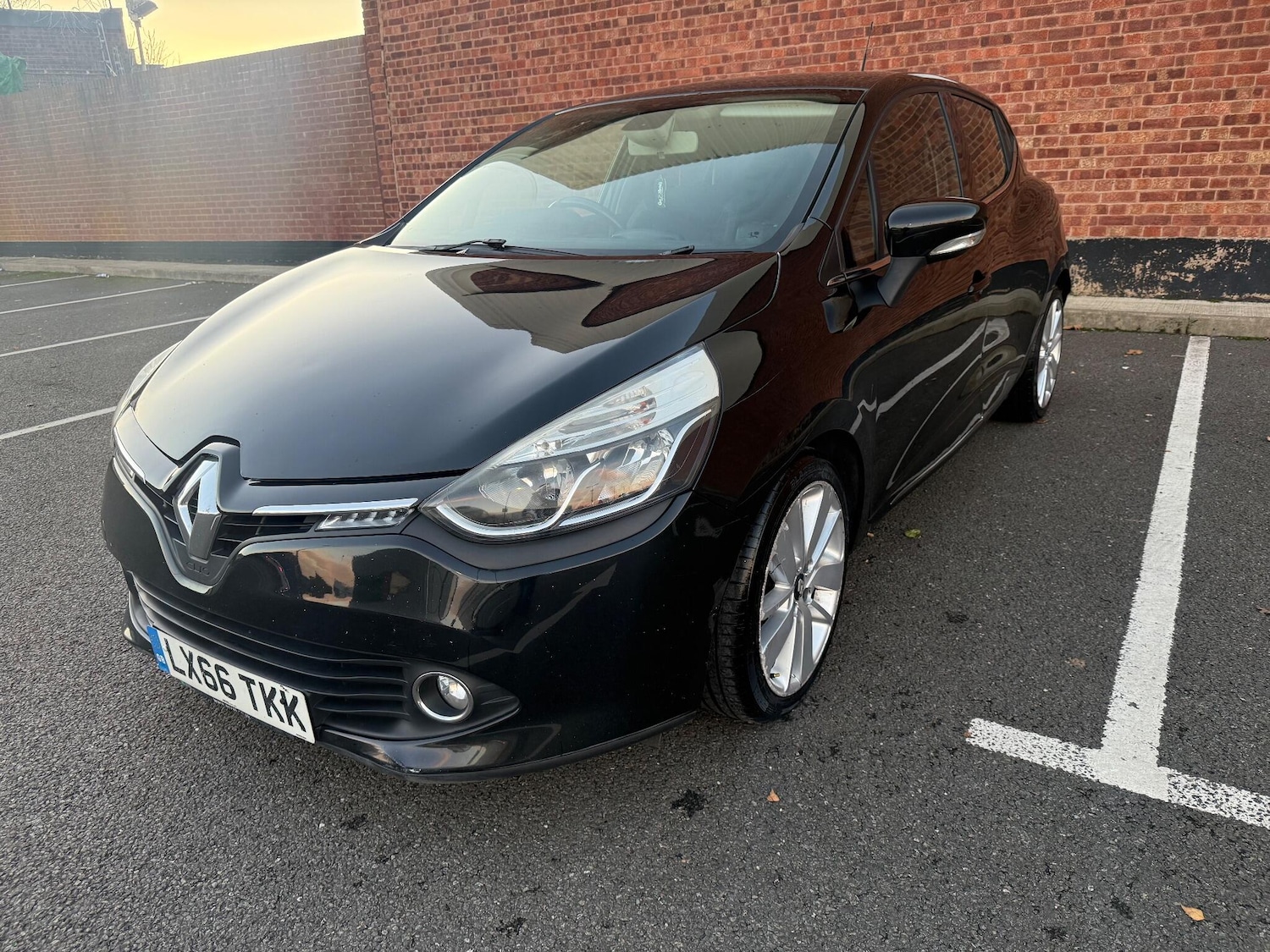 Used Renault Clio 2016 for sale - 76633656: Photo 3