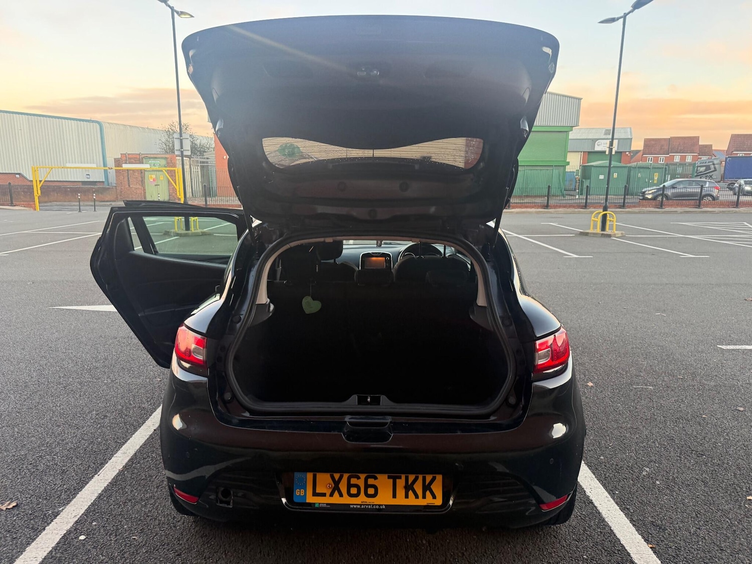 Used Renault Clio 2016 for sale - 76633656: Photo 31