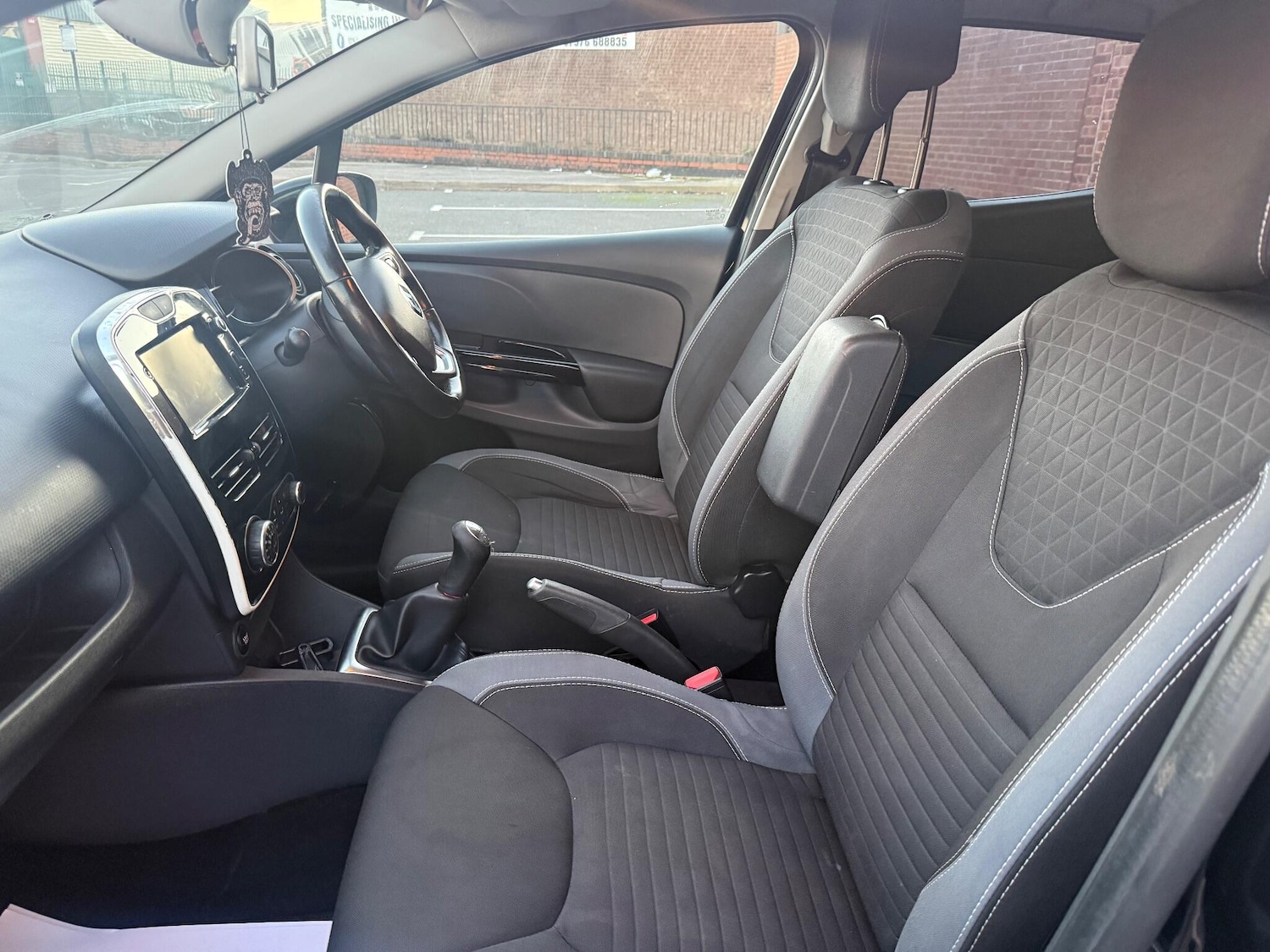 Used Renault Clio 2016 for sale - 76633656: Photo 32