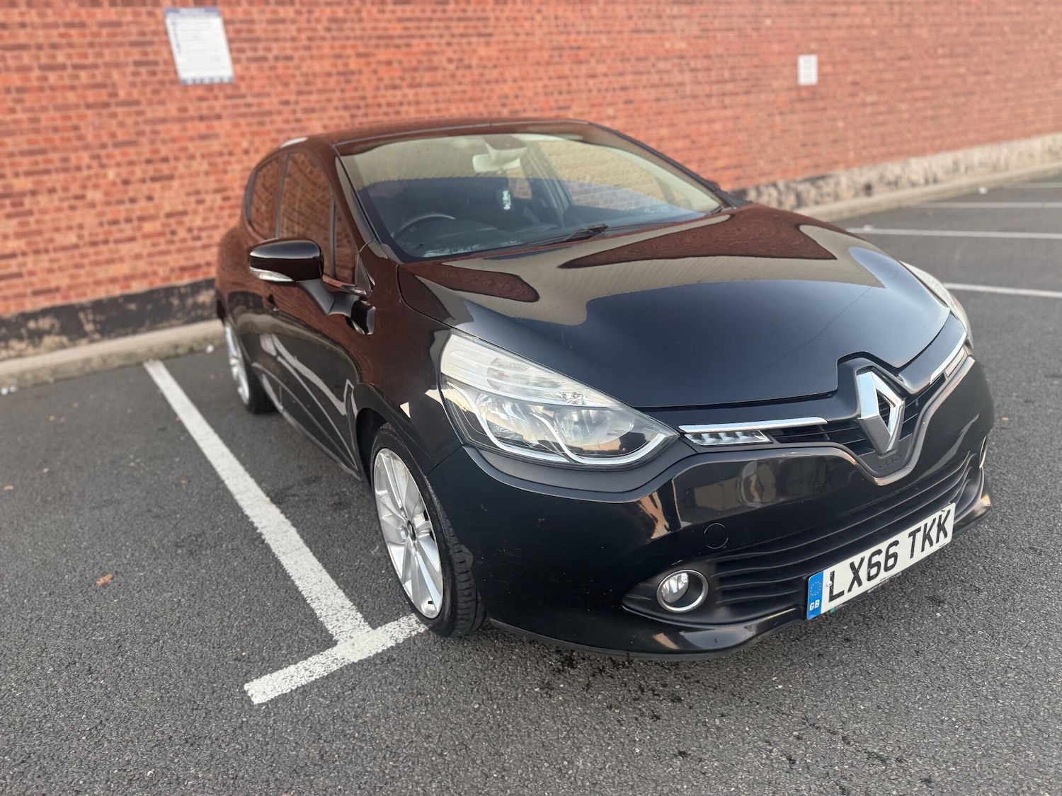 Used Renault Clio 2016 for sale - 76633656: Photo 5